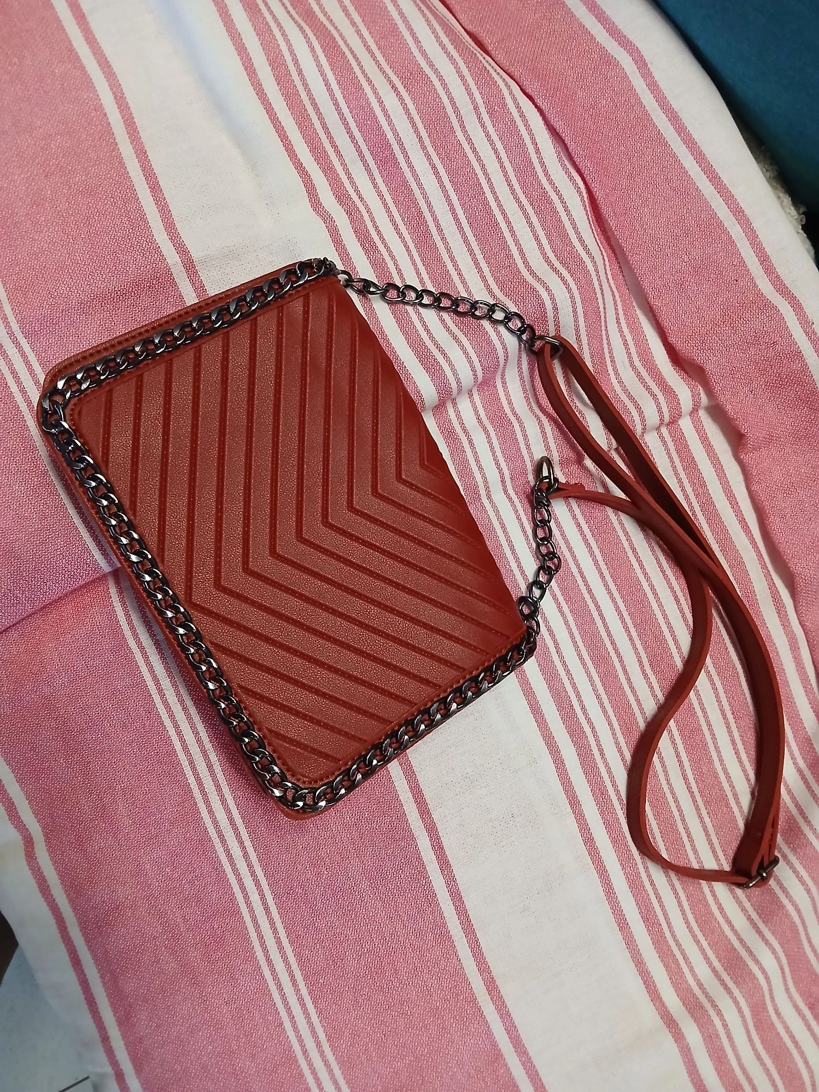 Sac à main rouge bordeaux chic